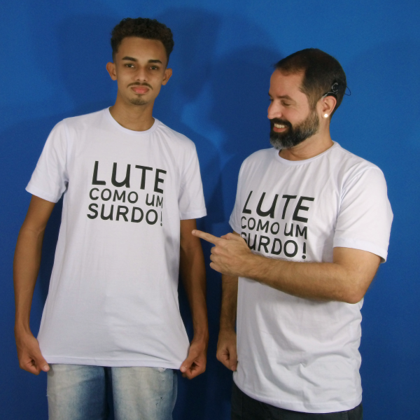 Básica branca: "Lute como um surdo!"
